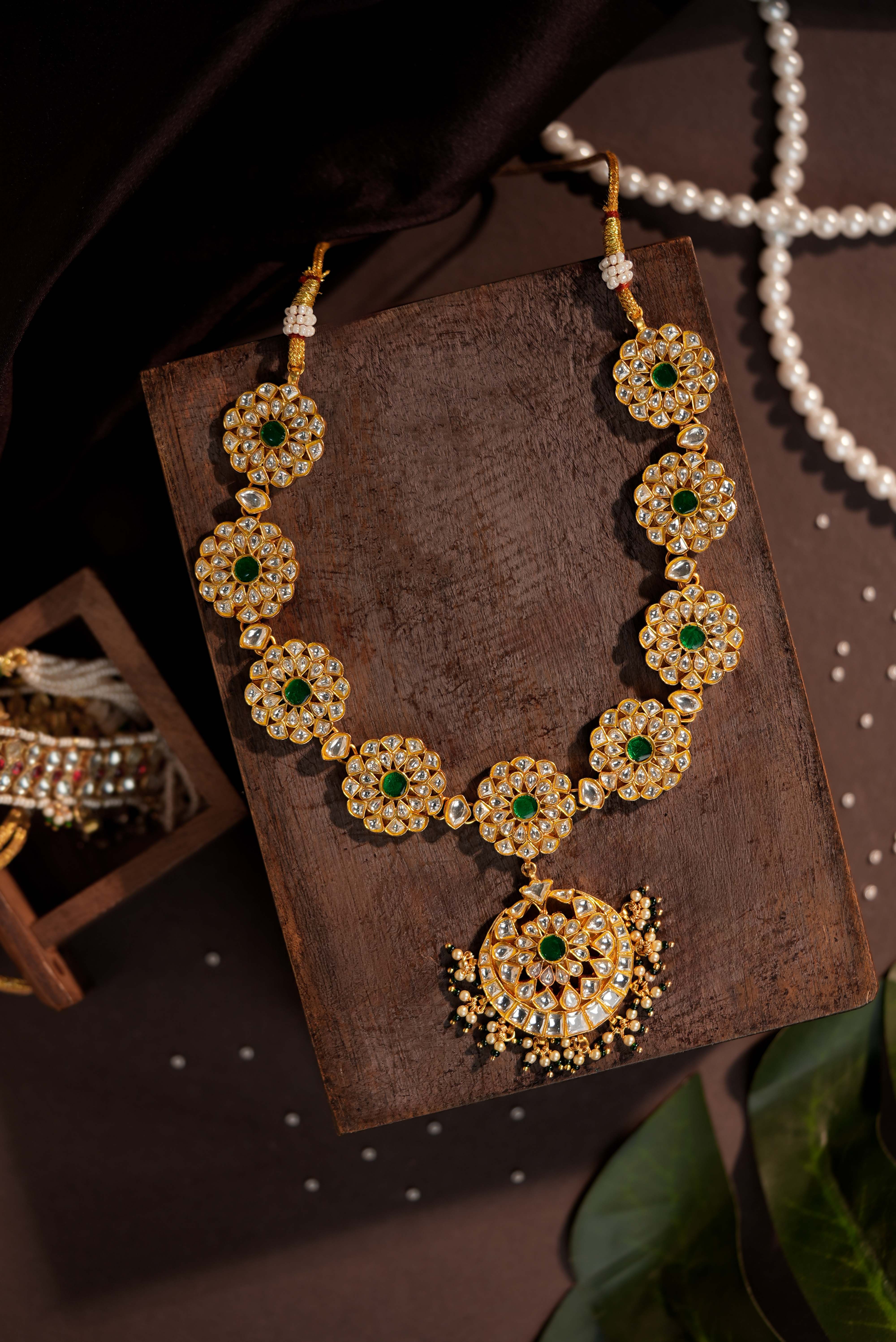 Minimalistic Emerald necklace set with studs