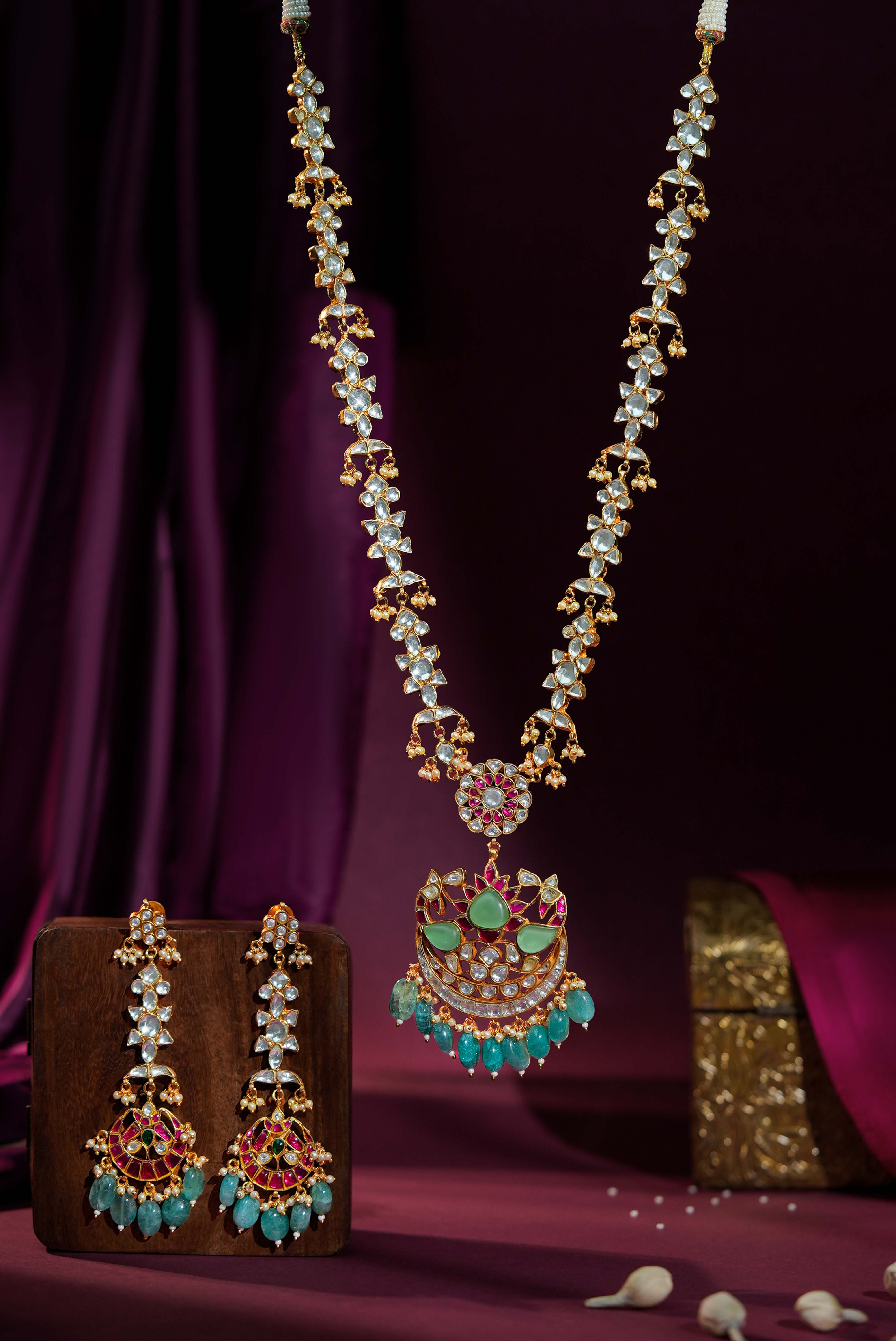 Jadau long pendant necklace