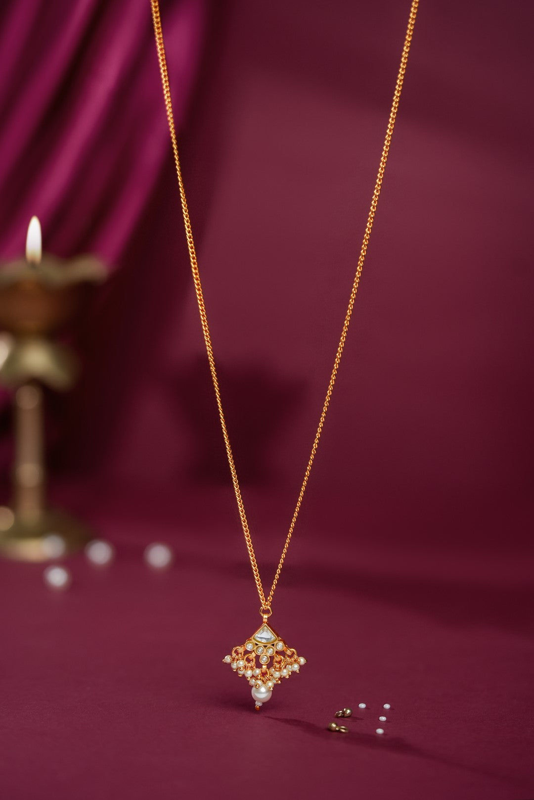 Minimalistic everyday pendant necklace