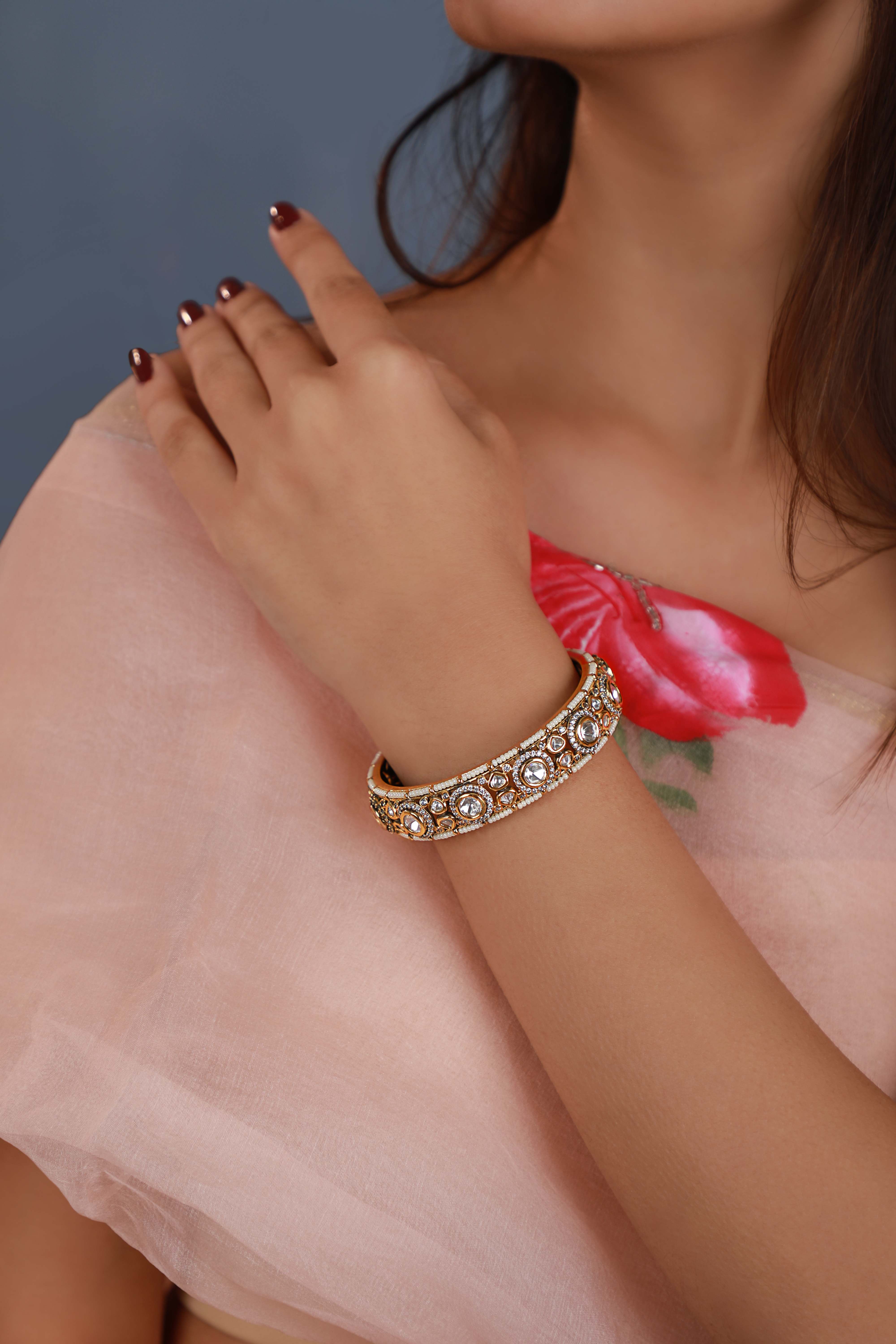 White jadtar stone bangle for women(single pc)