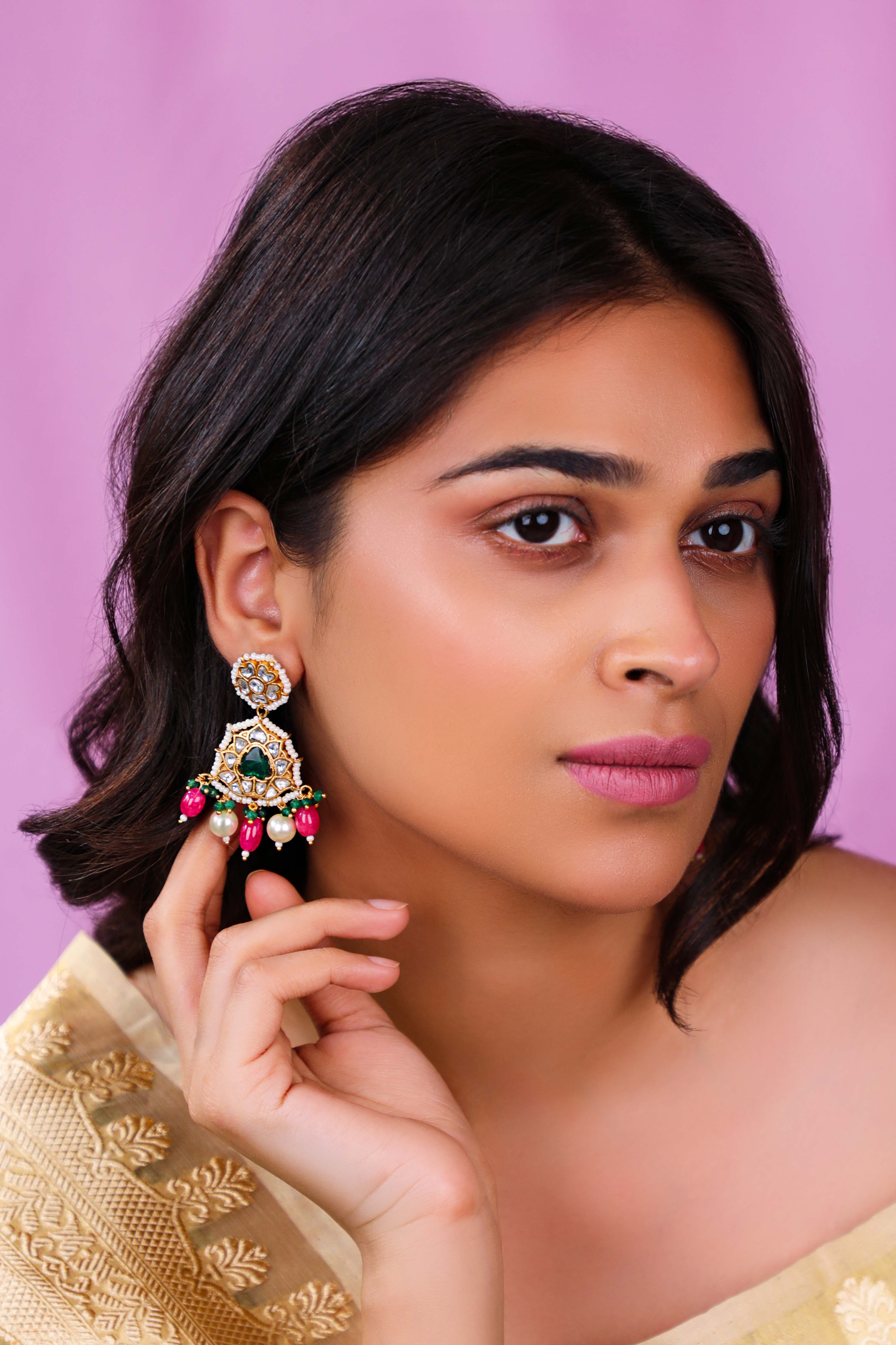 delicate earings with Ruby and pearls and a little touch of emerald