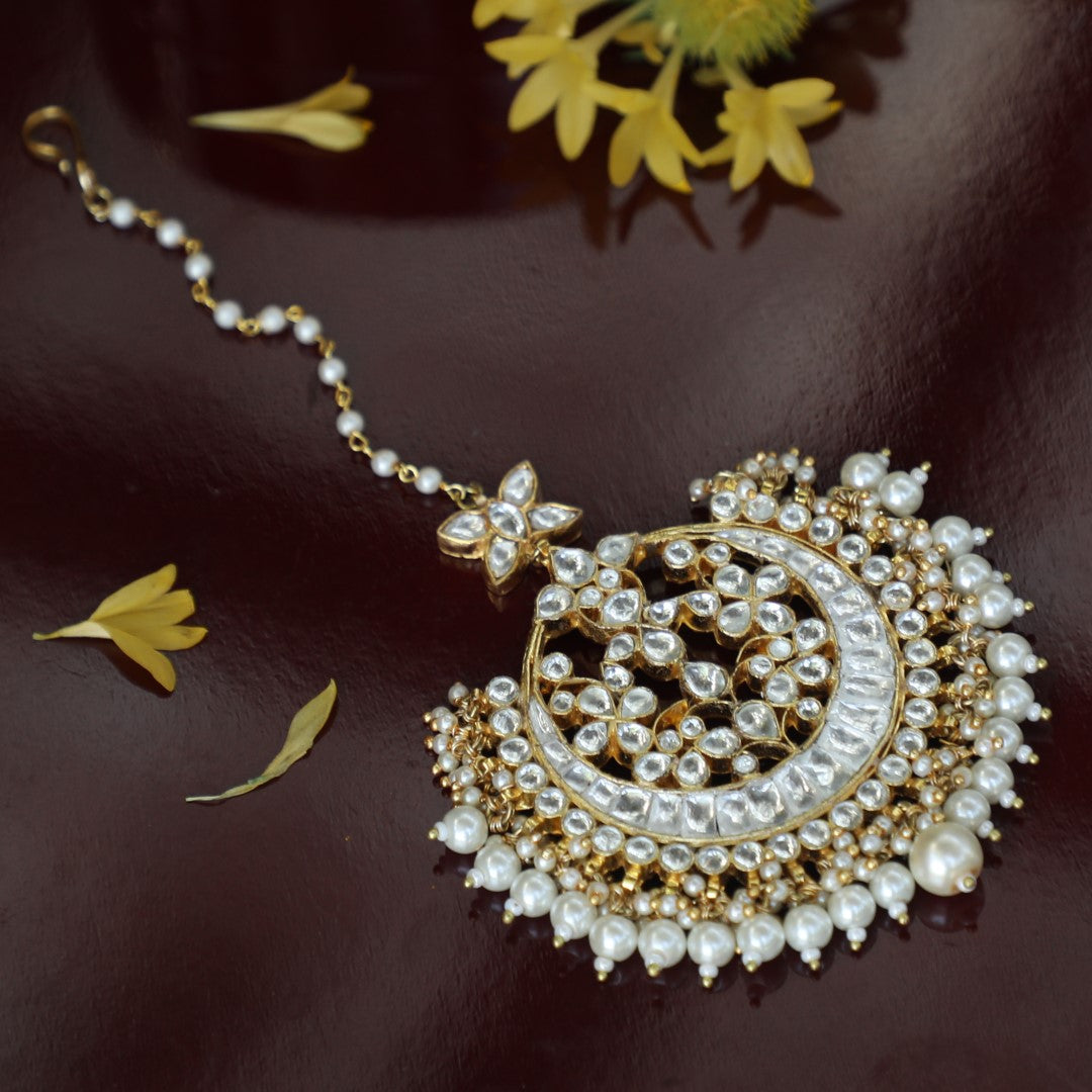 White Floral Maangtikka