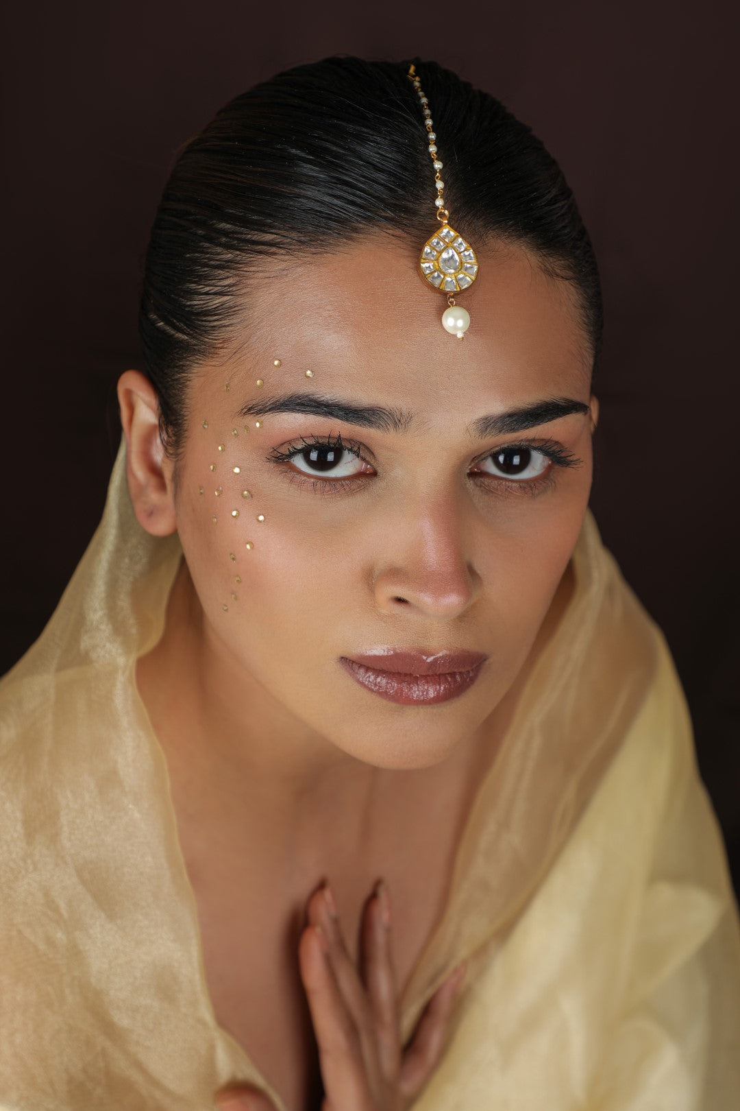 Drop shaped white pearl small tikka