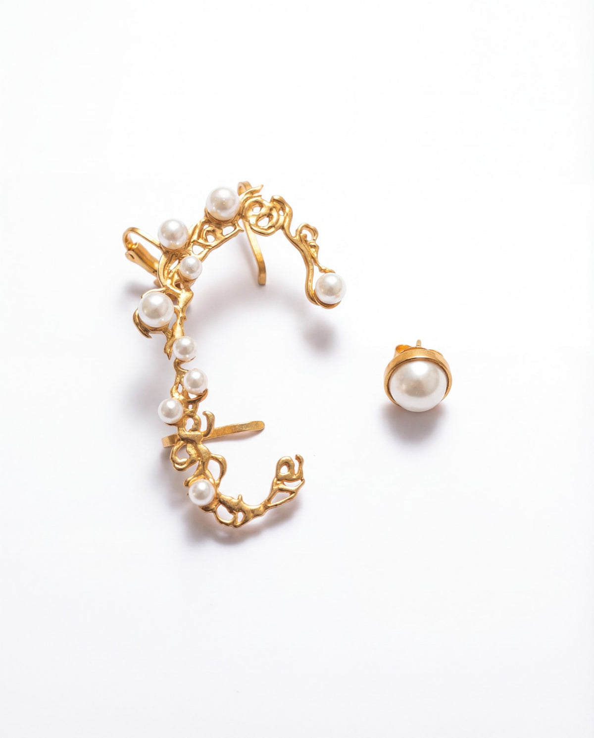 Rosette Pearl Ear Climber
