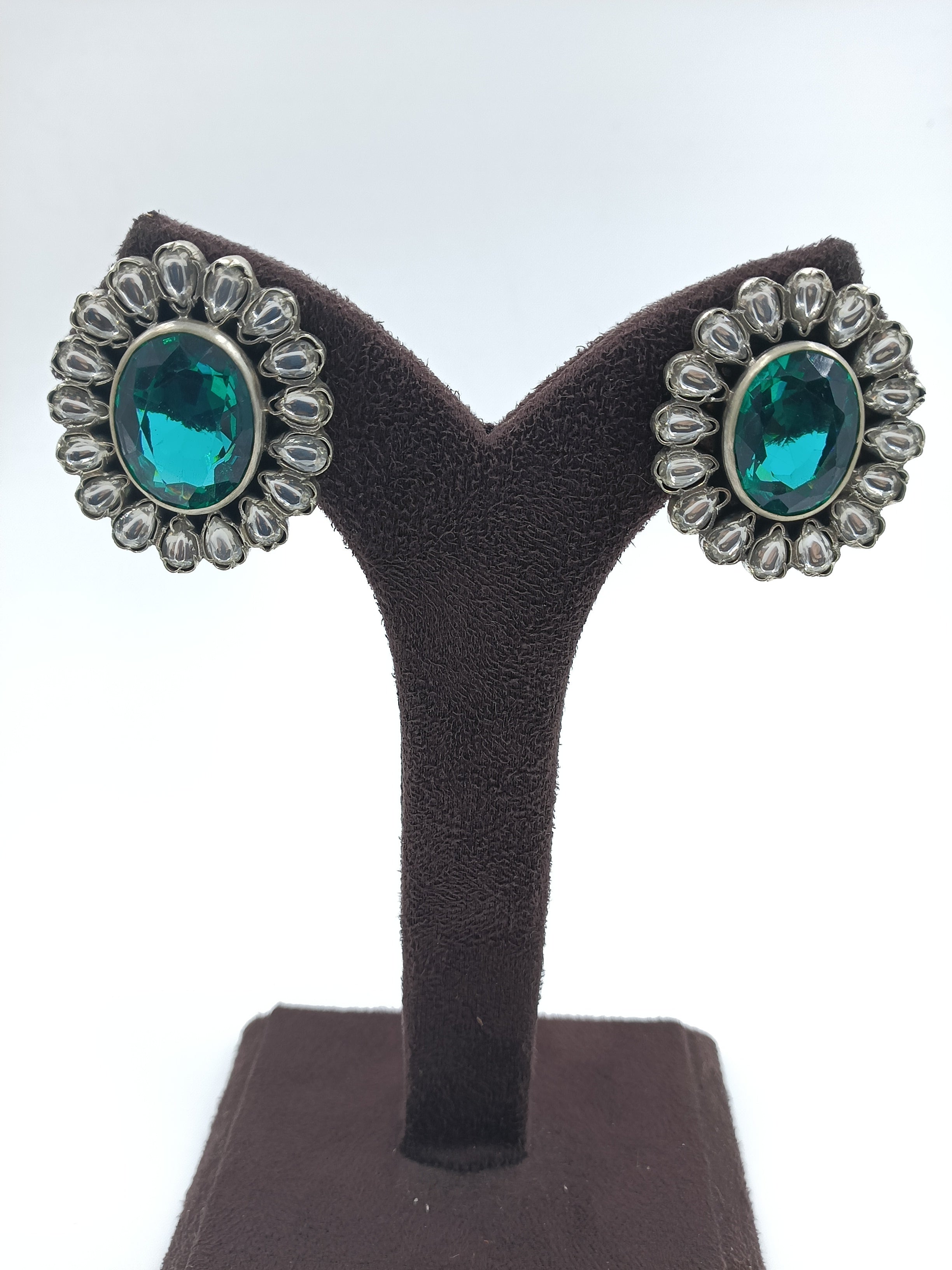 Emerald Green Stud Earrings in Kundan Floral Frame