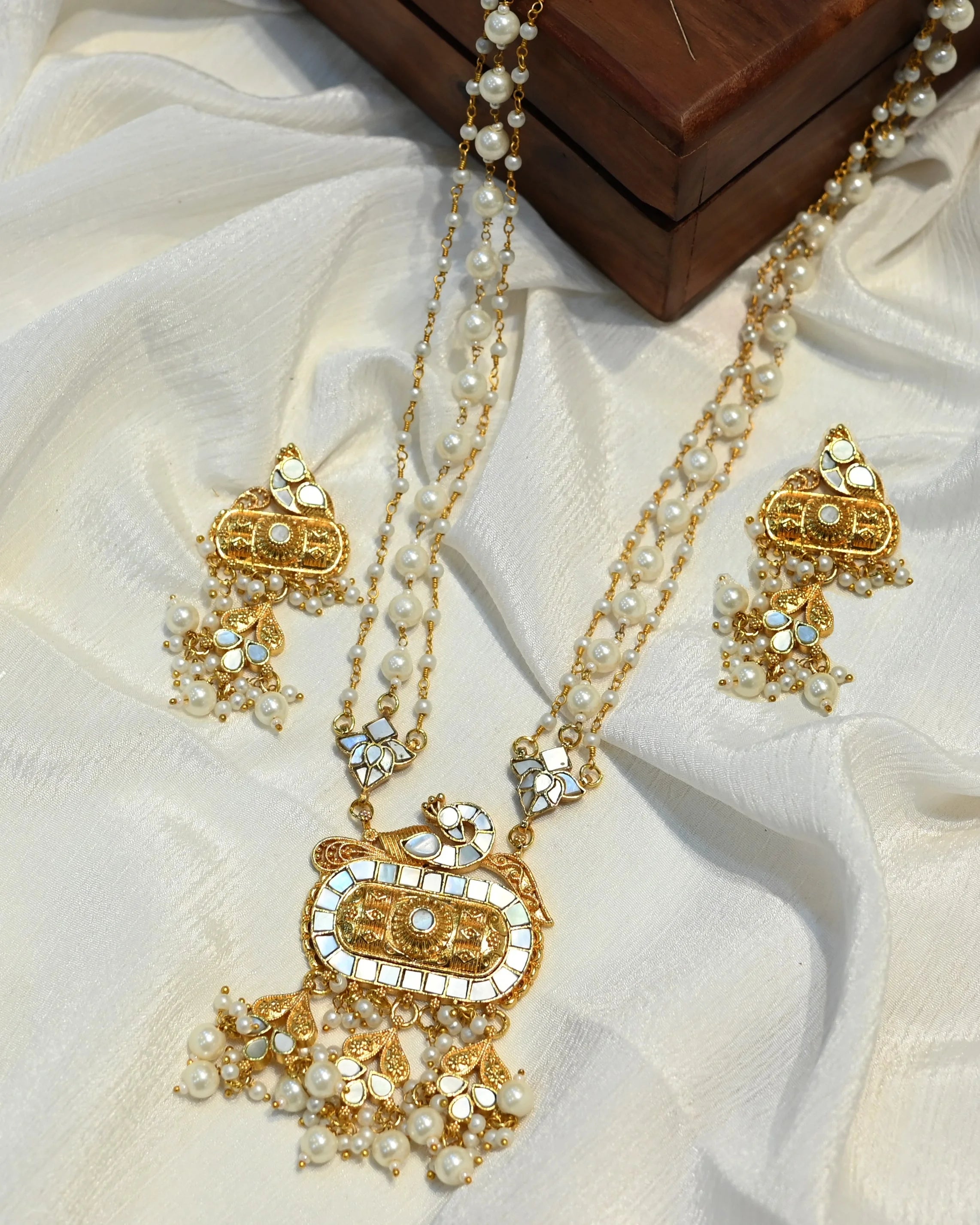 Mother of Pearl Pendant with Earrings