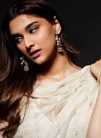Saiee Manjrekar Wearing Minerali Jewelry