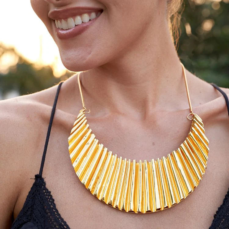 Ruffle Collar