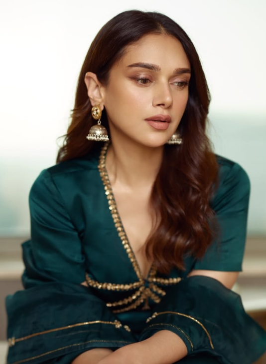 Aditi Rao Hydari Wearing Minerali Earrings