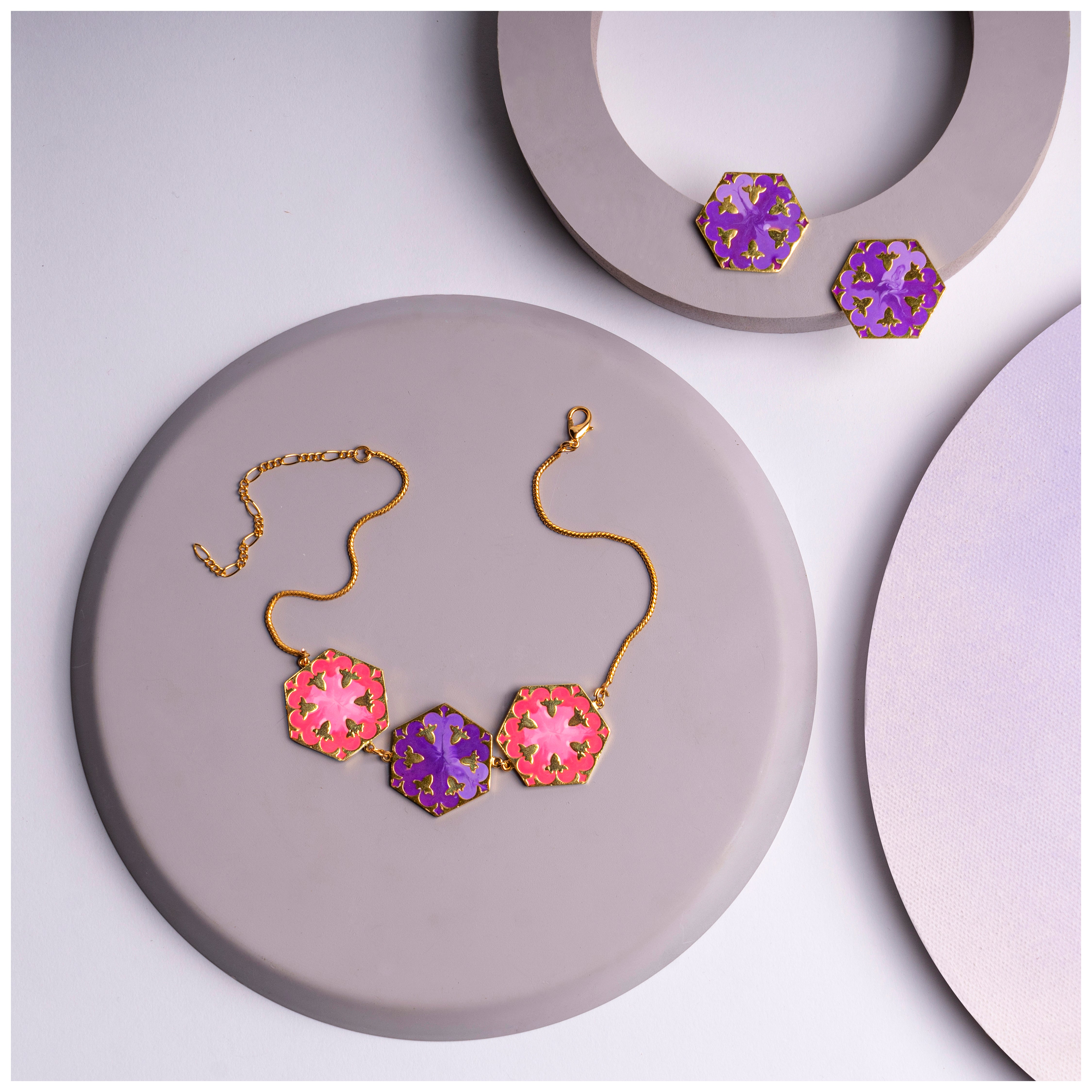 Arabesque choker set