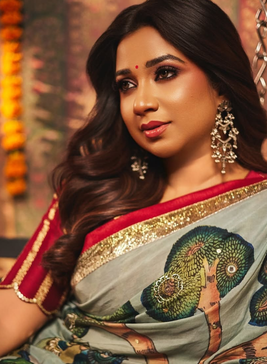 Shreya Ghoshal Wearing Minerali Rings & Earrings